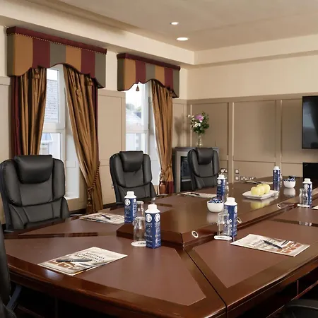 Jackson's & Leisure Centre باليبوفي