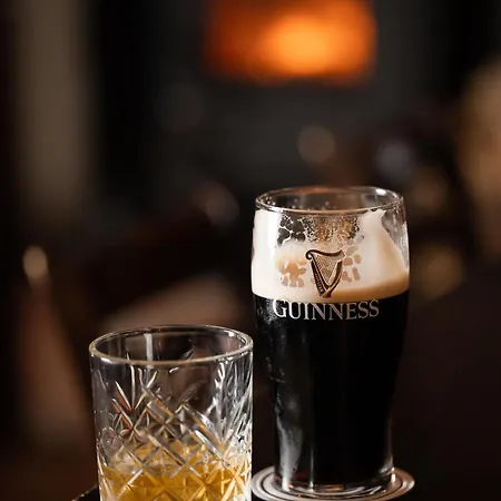 Jackson's & Leisure Centre Hotel