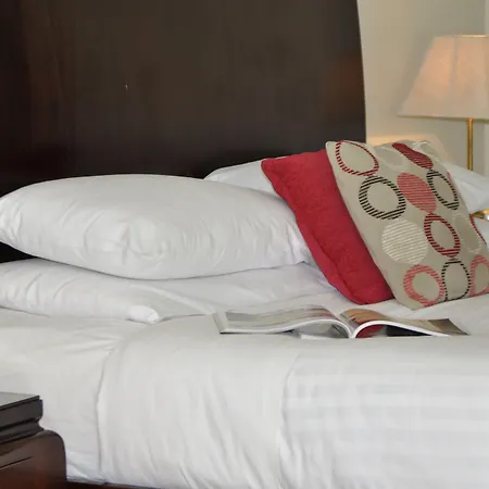 Jackson's & Leisure Centre فندق