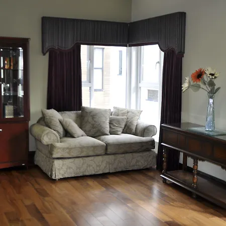 Jackson's & Leisure Centre باليبوفي