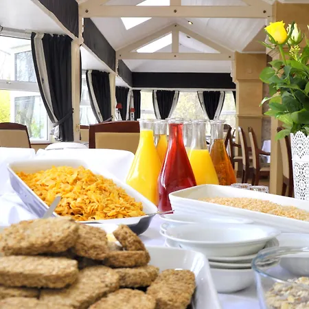 Jackson's & Leisure Centre