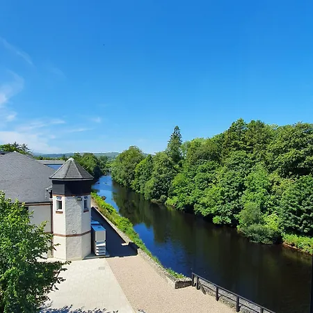 Jackson's & Leisure Centre باليبوفي