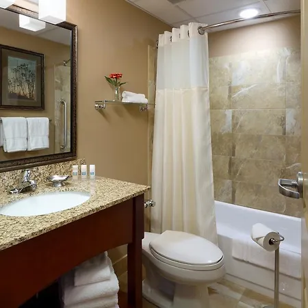 Jackson's & Leisure Centre فندق 4*