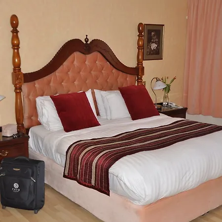 Jackson's & Leisure Centre Hotel 4*