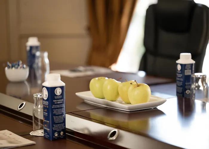 Jackson's & Leisure Centre Отель